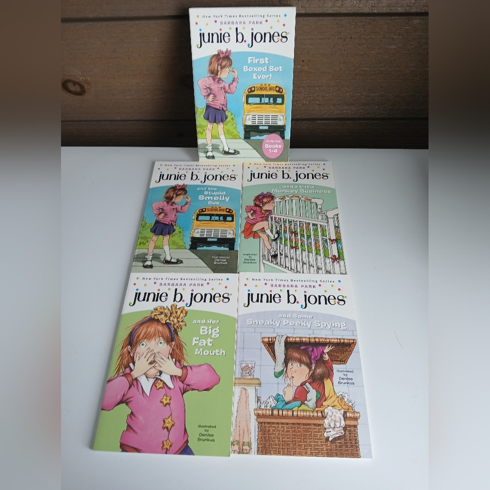 Lot of 4 Junie B Jones Books # 1-4 exc & Hardcover 2 books in 1 Barbara Park